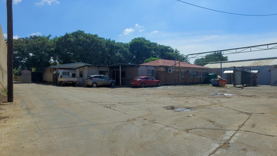 To Let commercial Property for Rent in Oos Einde North West